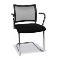 Orbis bezoekersstoel zitting zwart rugleuning met netbekleding in zwart zitting HxBxD 450x480x450 mm met armleuningen onderstel verchroomd 146785