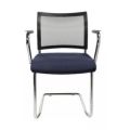 Orbis bezoekersstoel zitting donkerblauw rugleuning met netbekleding in zwart zitting HxBxD 450x480x450 mm met armleuningen onderstel verchroomd 146791