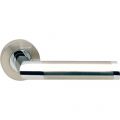 Intersteel Living 1685 gatdeel deurkruk links Nicol op rond rozet 7 mm nokken chroom-nikkel mat 0016.168502B