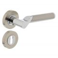 Intersteel Living 1701 deurkruk Casper op rond rozet 7 mm nokken met sleutelgat plaatje chroom-nikkel mat 0016.170103