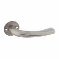 P+E 8699 gatdeel deurkruk 'Erick' op ronde rozet 8 mm stift RVS geborsteld ZW-8699-A0G-13F