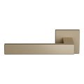 GPF Bouwbeslag Anastasius 1308.A4-02L Zika deurkruk linkswijzend op vierkant rozet 50x50x8 mm Champagne blend GPF1308A40200-02