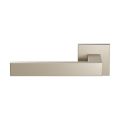 GPF Bouwbeslag Anastasius GPF1308.A4-02L Zika deurkruk op vierkant rozet 50x50x8 mm linkswijzend Champagne blend GPF1308A40200-02