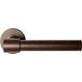 GPF Bouwbeslag Anastasius 3052.A2-00 Hipi Deux+ deurkruk 141,5 mm op ronde rozet 50x8 mm Bronze blend GPF3052A20100-00
