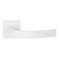 GPF Bouwbeslag ZwartWit GPF3155.62-02 Kokoru deurkruk op vierkant rozet wit 50x8 mm GPF3155620100-02