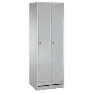 Orbis garderobekast HxBxD 1800x810x500 mm 2 vakken cilinderslot sokkel geperforeerd figuur in deur RAL 7035 403393