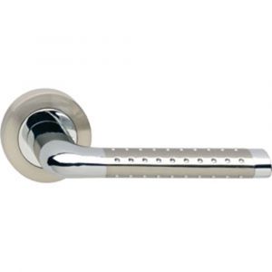 Intersteel Living 1684 gatdeel deurkruk links Marion op rond rozet 7 mm nokken chroom-nikkel mat 0016.168402B