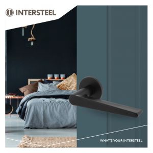 Intersteel Living 0465 deurkruk Tiga met geveerde kunststof rozet met nokken diameter 50x7 mm zwart 0023.046502