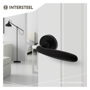 Intersteel Living 1692 deurkruk Bjorn op ronde rozet 52x10 mm met nokken mat zwart 0023.169202