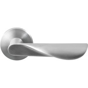 GPF Bouwbeslag RVS GPF3022.09-00 Moana deurkruk op rond rozet RVS 50x8 mm RVS geborsteld GPF3022090100-00