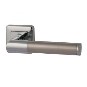 Reguitti Torino deurkruk vierkant rozet QBE chroom-RVS inox 72580025